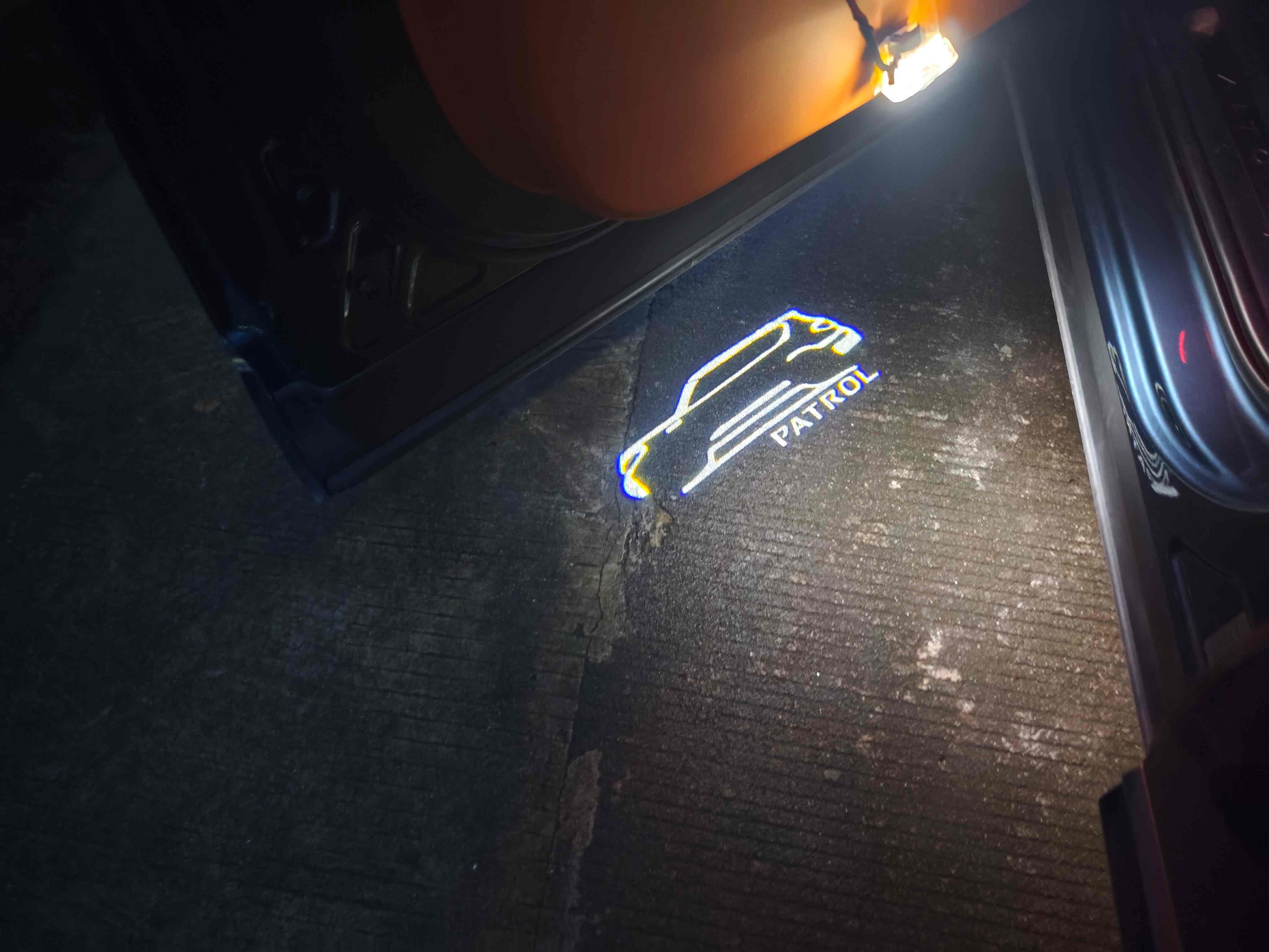 Luces de bienvenida universales y personalizadas para coche